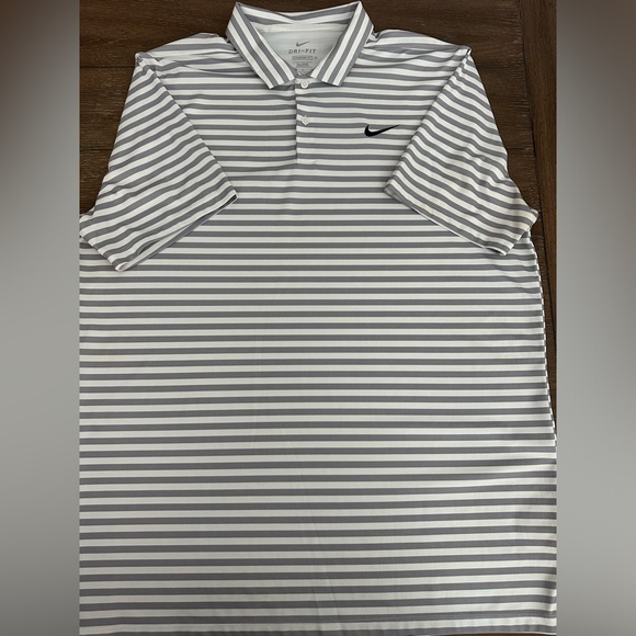 Nike Dri Fit Short Sleeve Polo Size‎ XL Great Condition - Picture 2 of 4